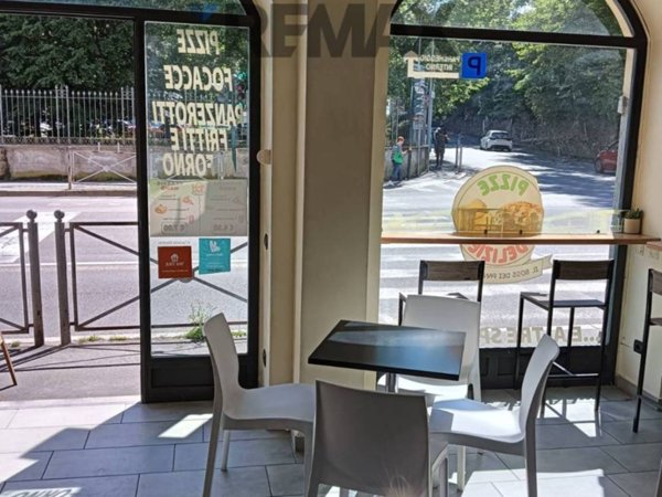 negozio in vendita a Varese in zona Centro Città