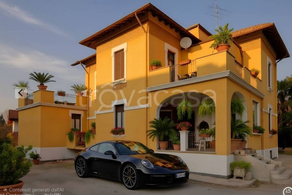 casa indipendente in vendita a Varese in zona Casbeno