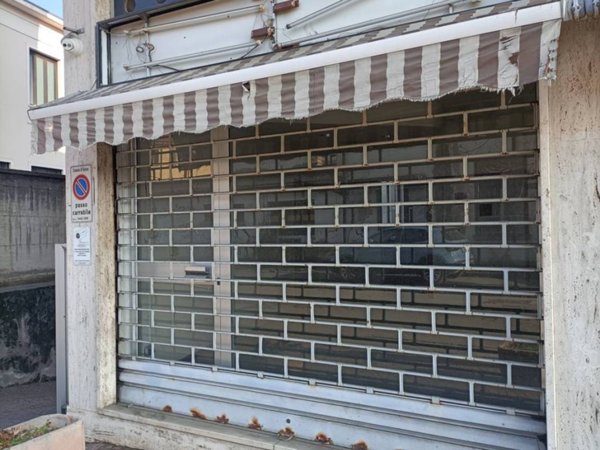 negozio in vendita a Varese in zona Viale Belforte