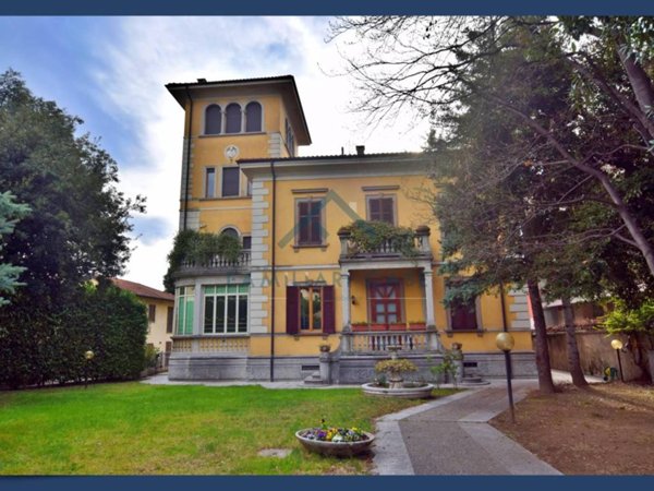 appartamento in vendita a Varese in zona Bizzozero