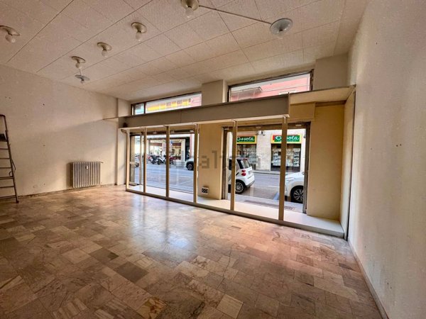 negozio in vendita a Varese in zona Centro Città