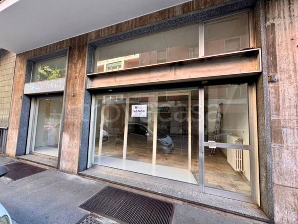 negozio in vendita a Varese in zona Centro Città