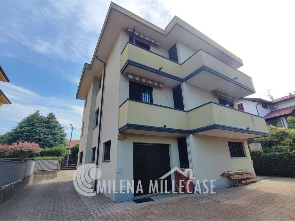 appartamento in vendita a Varese in zona Bizzozero