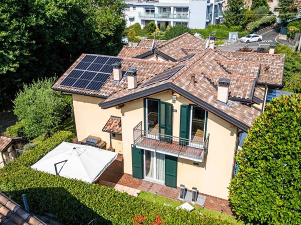 casa indipendente in vendita a Varese in zona Sant'Ambrogio