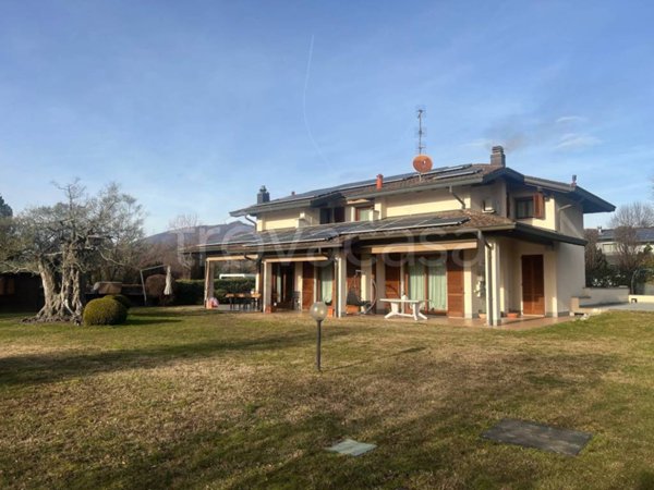 casa indipendente in vendita a Varese in zona Lissago