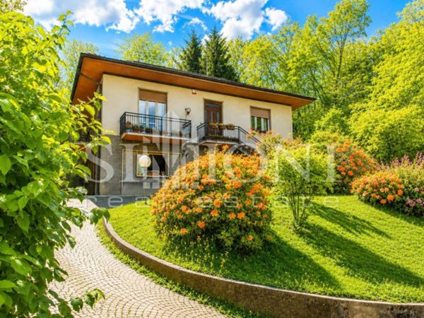 casa indipendente in vendita a Varese in zona San Fermo