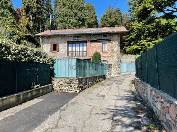 casa indipendente in vendita a Varese in zona Sant'Ambrogio