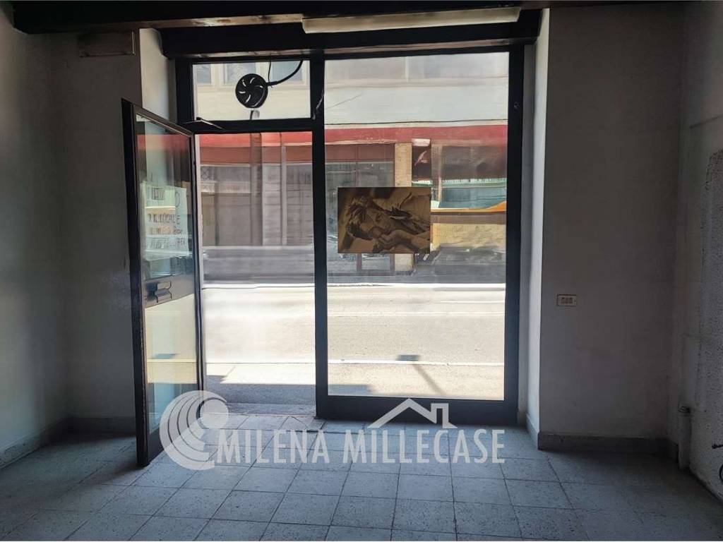negozio in vendita a Varese in zona Via Magenta