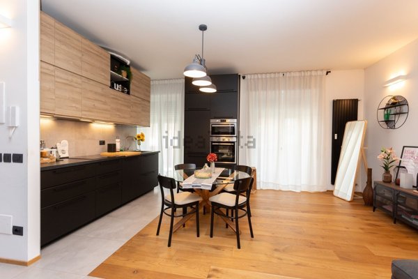 appartamento in vendita a Varese in zona Brunella