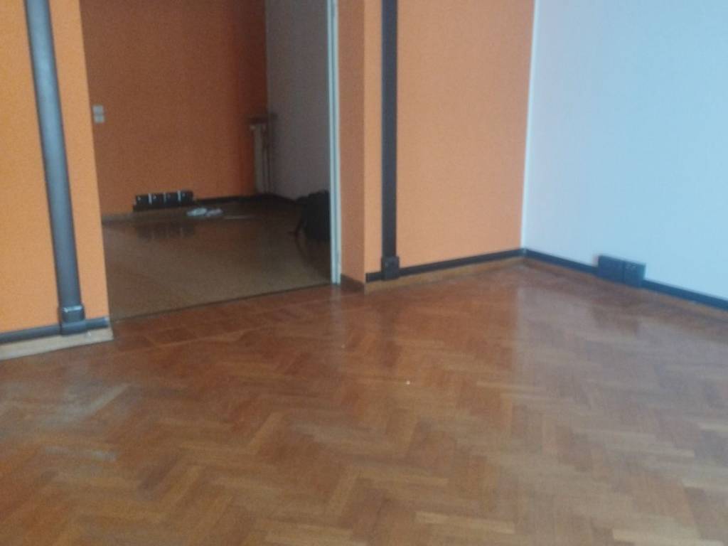 ufficio in vendita a Varese in zona Biumo