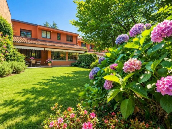 casa indipendente in vendita a Varese in zona Lissago