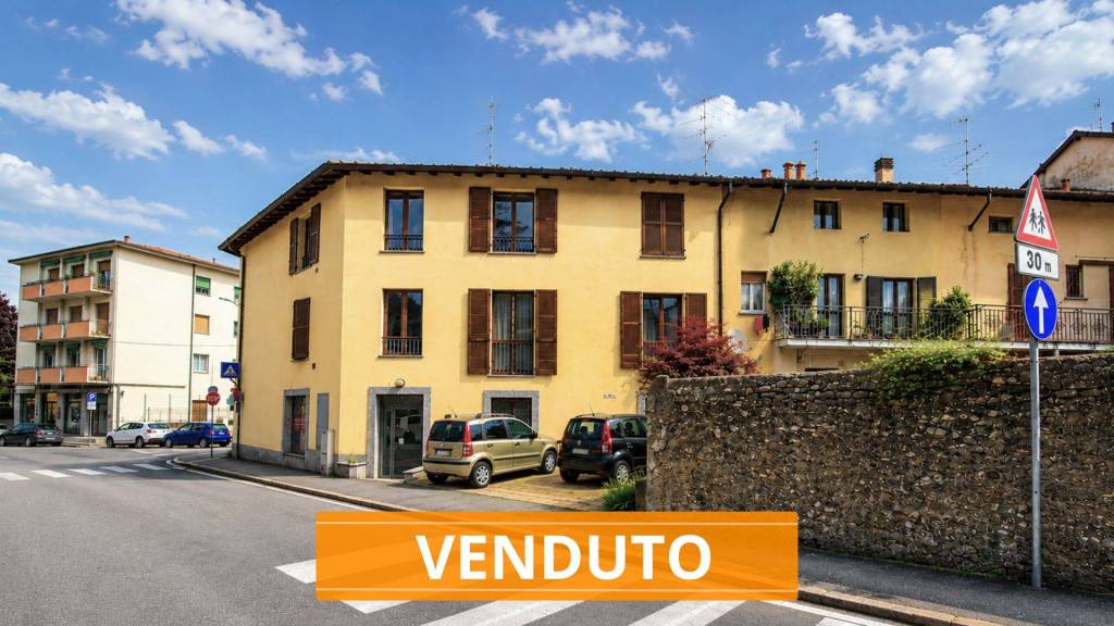 appartamento in vendita a Varese in zona Giubiano