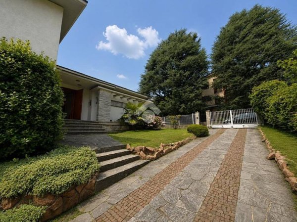 casa indipendente in vendita a Varese in zona Bizzozero