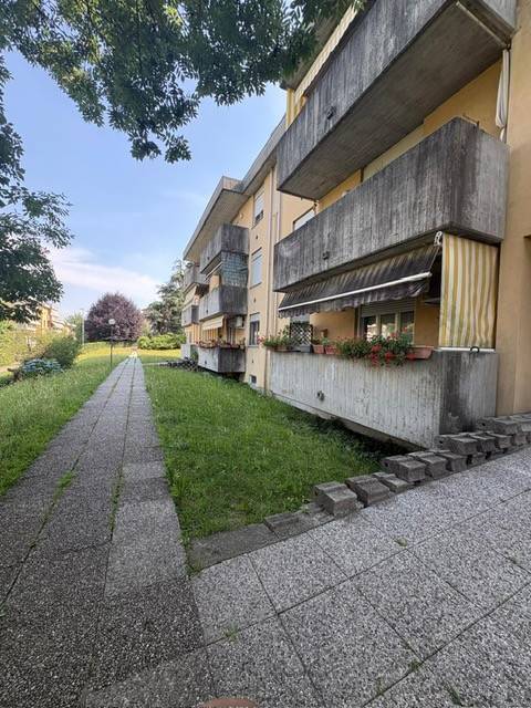 appartamento in vendita a Varese in zona Giubiano