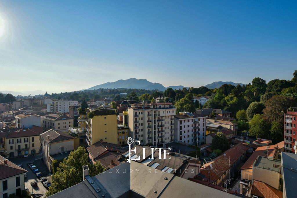 appartamento in vendita a Varese in zona Centro Città