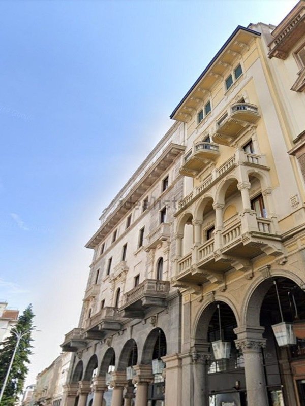 appartamento in vendita a Varese in zona Centro Città