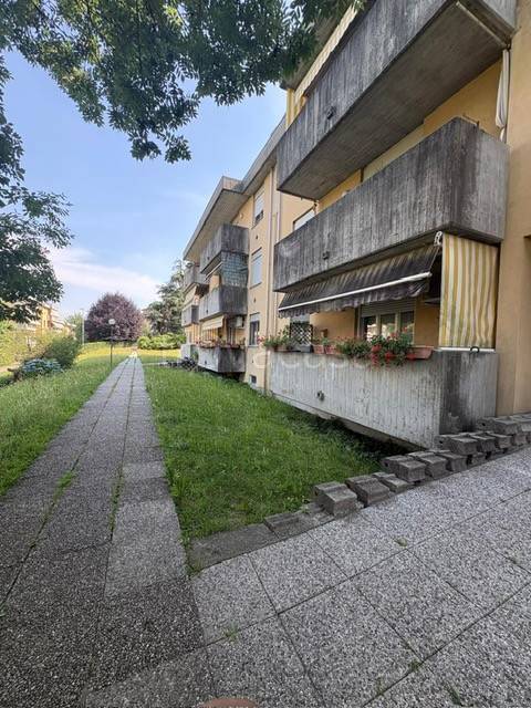 appartamento in vendita a Varese in zona Giubiano