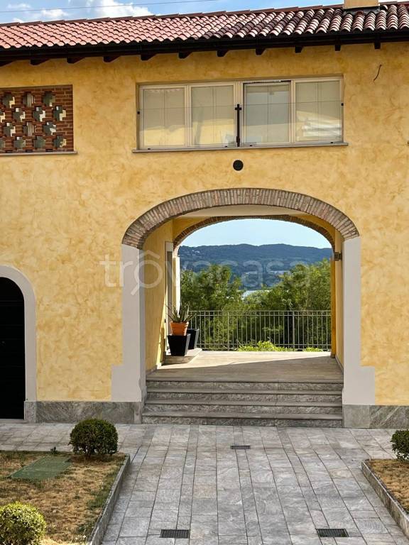 appartamento in vendita a Varese in zona Lissago