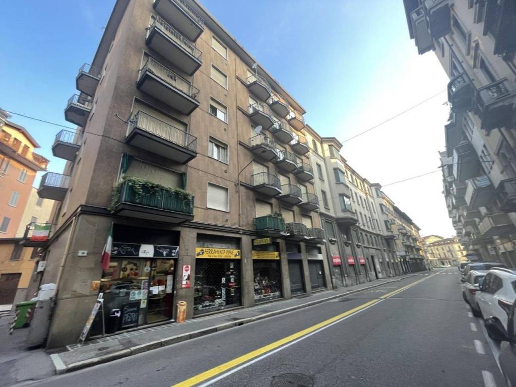 locale commerciale in vendita a Varese in zona Biumo