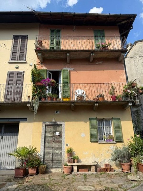 casa indipendente in vendita a Varese in zona Rasa di Varese