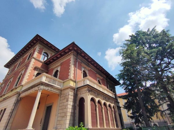 casa indipendente in vendita a Varese in zona Centro Città