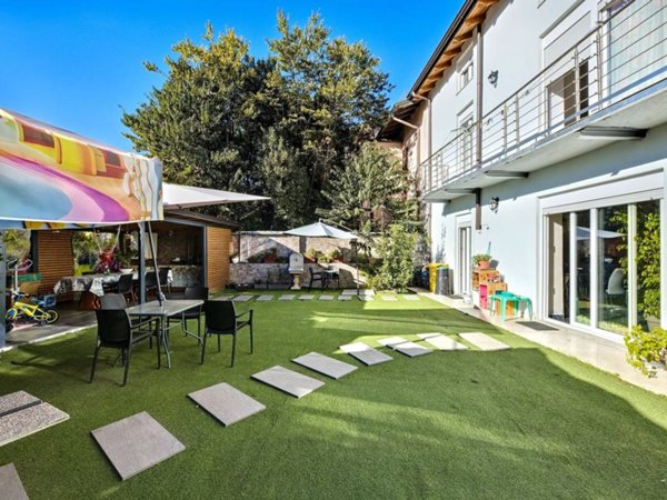 casa indipendente in vendita a Varese in zona Giubiano