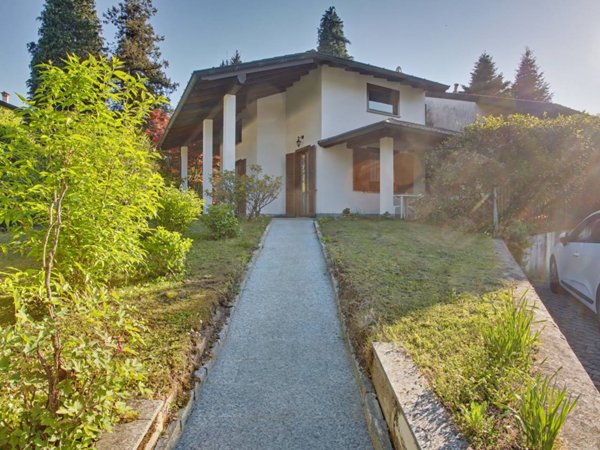 casa indipendente in vendita a Varese