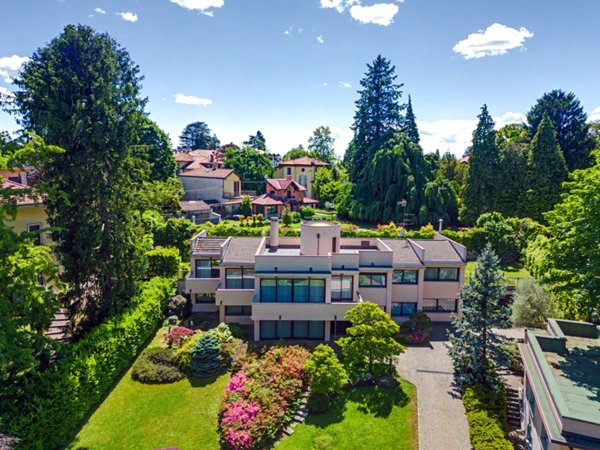 casa indipendente in vendita a Varese in zona Sant'Ambrogio