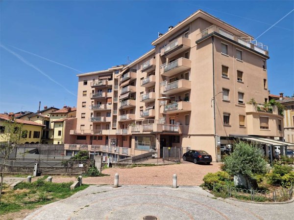 appartamento in vendita a Varese in zona Biumo