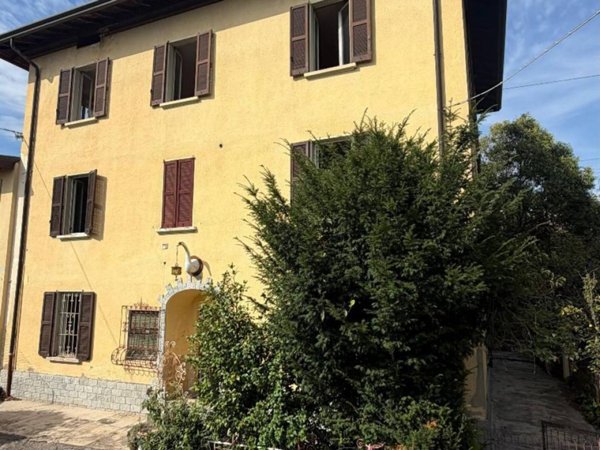 appartamento in vendita a Varese in zona Casbeno