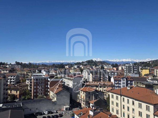 appartamento in vendita a Varese in zona Centro Città