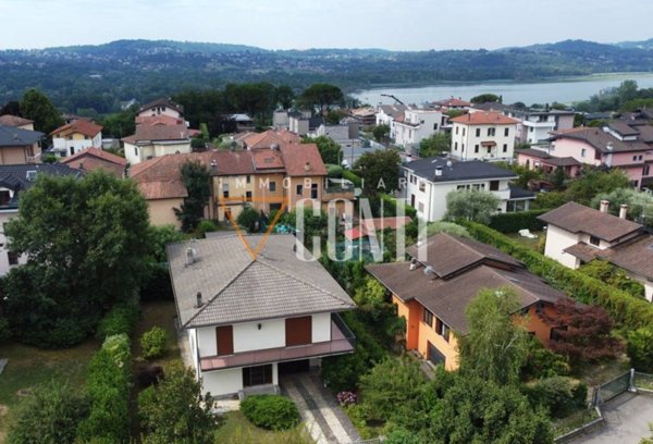 casa indipendente in vendita a Varese in zona Bobbiate