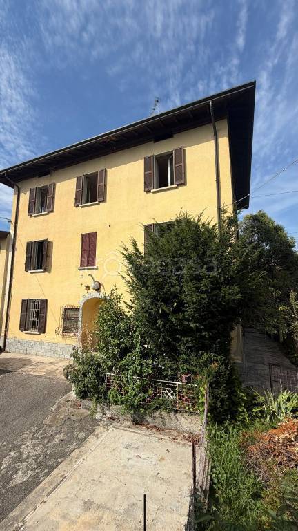 appartamento in vendita a Varese in zona Casbeno