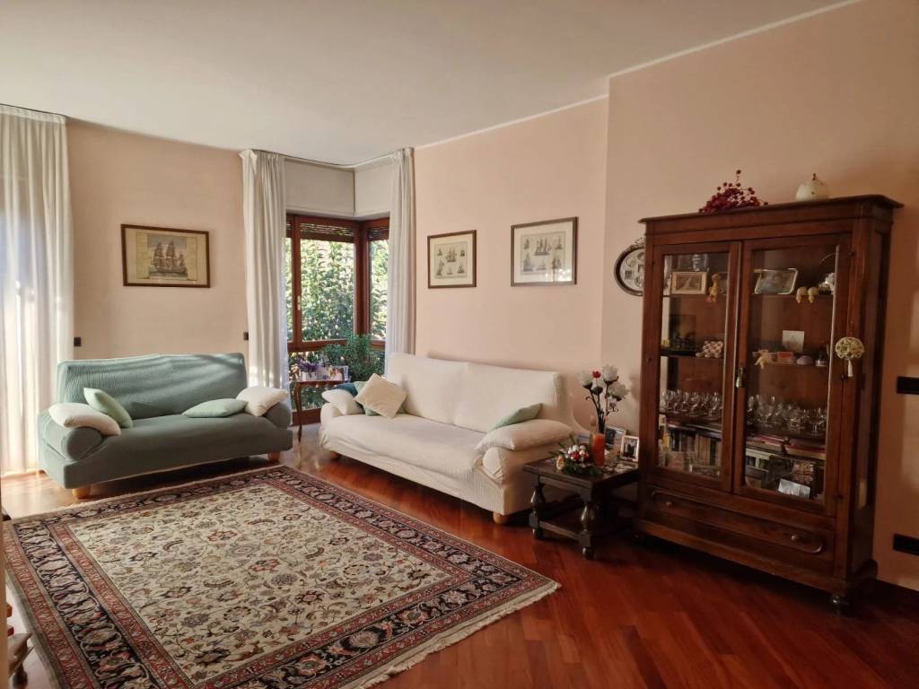 appartamento in vendita a Varese in zona Brunella