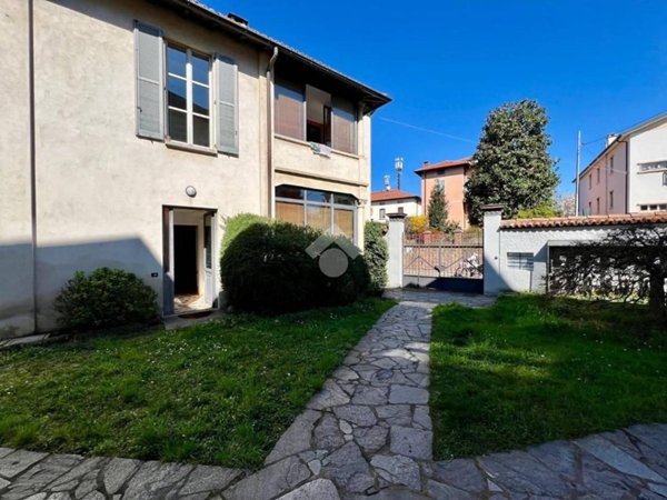 appartamento in vendita a Varese in zona Giubiano