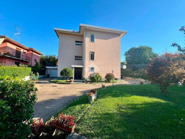 appartamento in vendita a Varese in zona Bizzozero