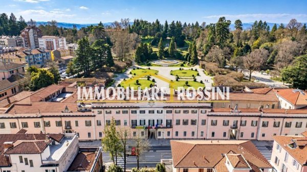 appartamento in vendita a Varese in zona Biumo