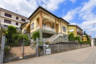 casa indipendente in vendita a Varese in zona Centro Città