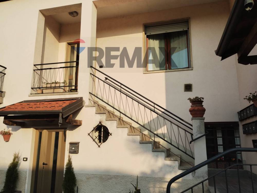 casa indipendente in vendita a Varese in zona Bizzozero