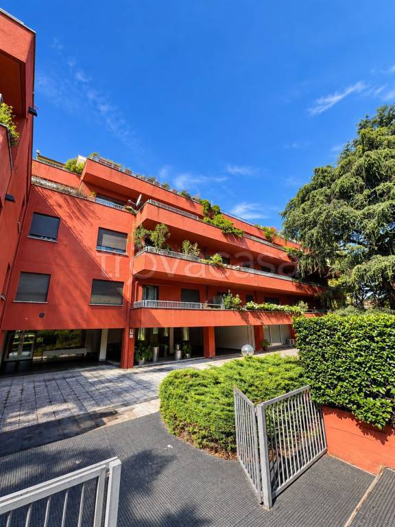 appartamento in vendita a Varese in zona Viale Aguggiari