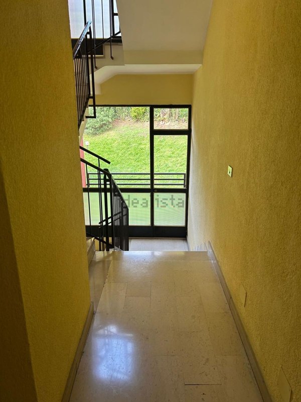 appartamento in vendita a Varese in zona Brunella