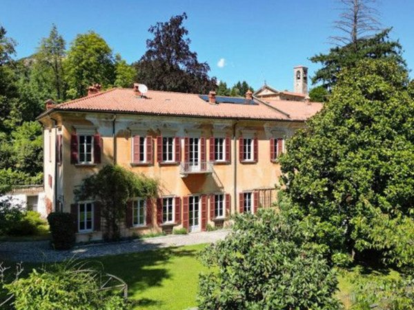 casa indipendente in vendita a Varese in zona Velate