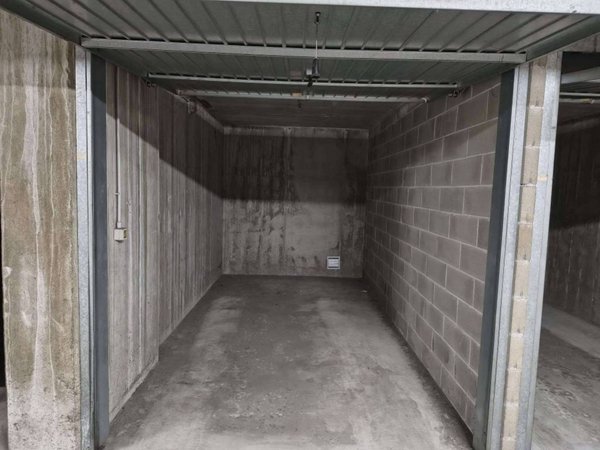 box auto in vendita a Varese in zona Centro Città