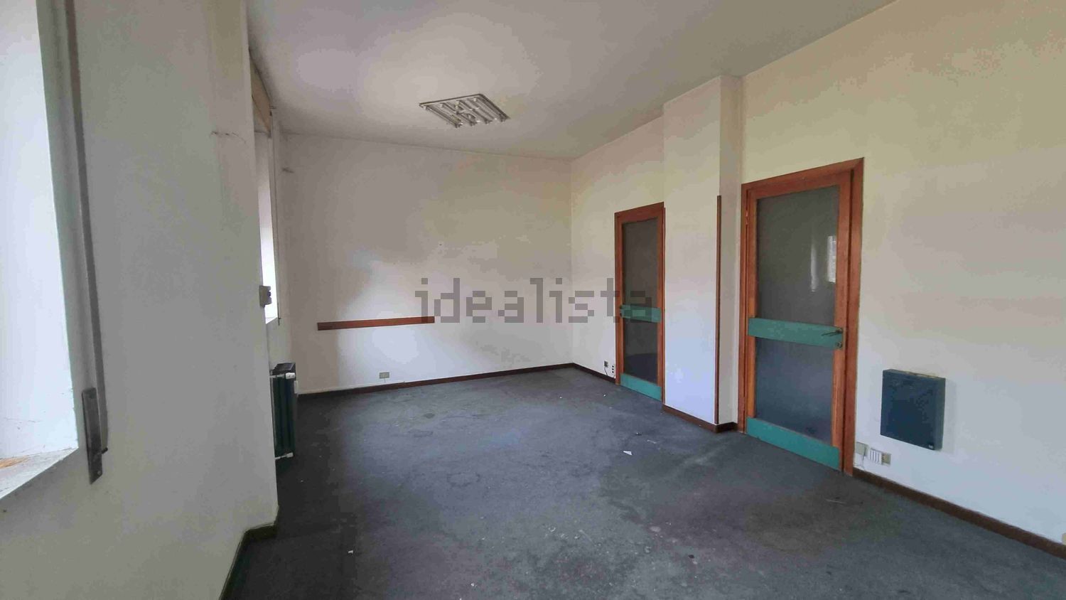 ufficio in vendita a Varese in zona Brunella