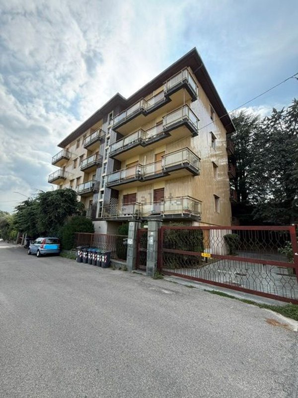 appartamento in vendita a Varese in zona Ippodromo