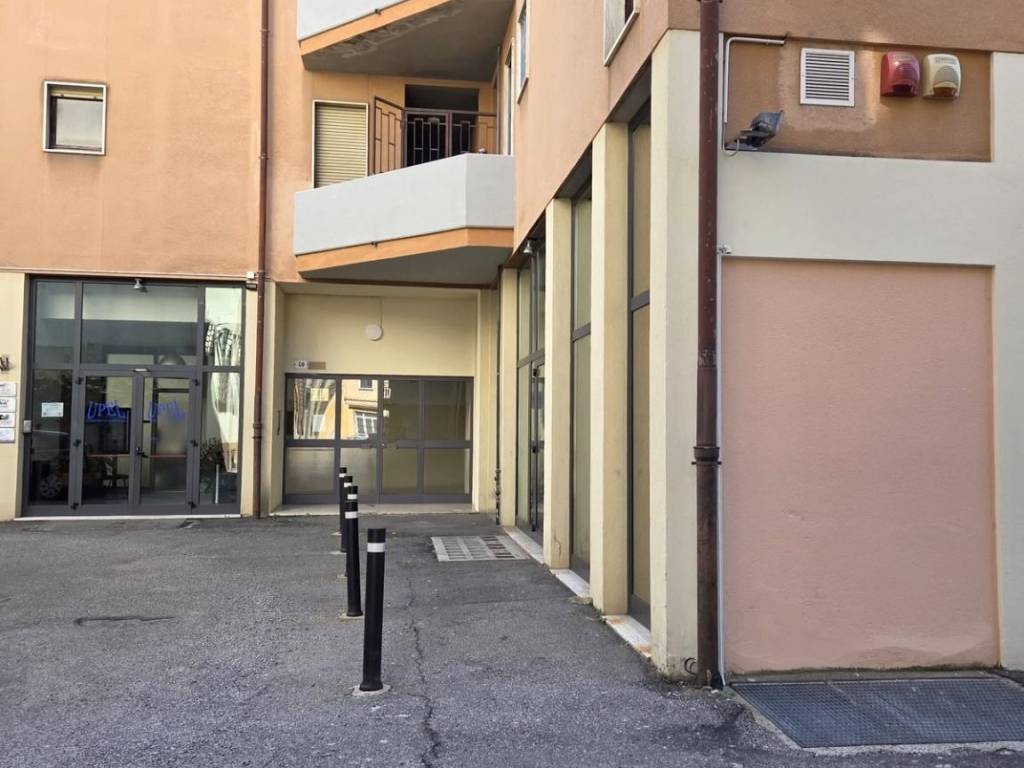 appartamento in vendita a Varese in zona Biumo