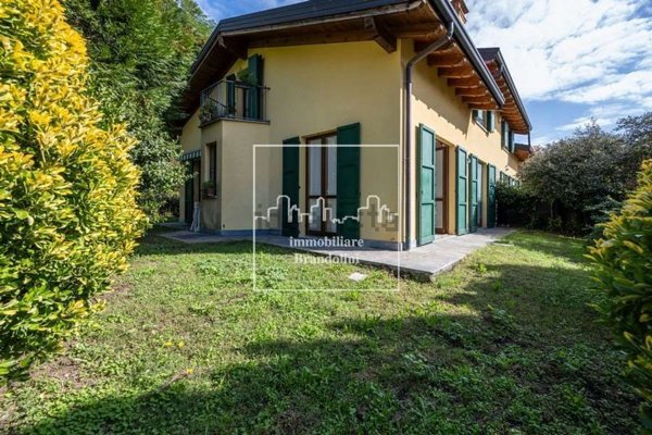 casa indipendente in vendita a Varese in zona Velate