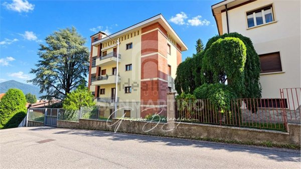 appartamento in vendita a Varese in zona Biumo
