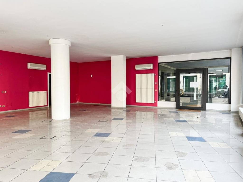 appartamento in vendita a Varese in zona Biumo
