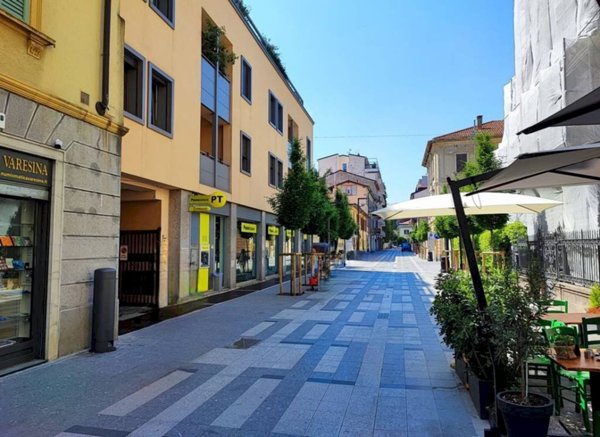 box auto in vendita a Varese in zona Centro Città
